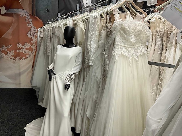 Cabotine bruidsjurken (32x) - afbeelding 12 van  65