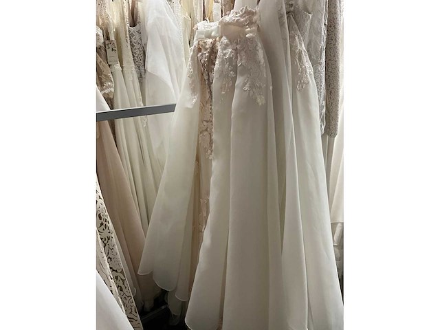 Cabotine bruidsjurken (32x) - afbeelding 29 van  65