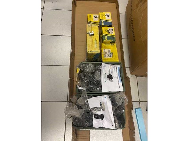 Caddy - caddy klemmen circa 500 stuks - afbeelding 1 van  6