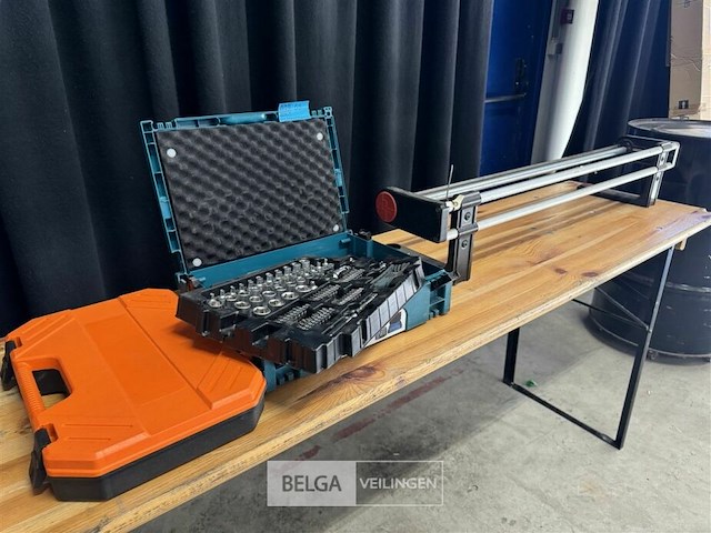 Cadeaupapierhouder + makita doppenset - afbeelding 1 van  7