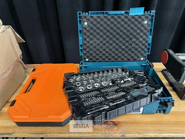 Cadeaupapierhouder + makita doppenset - afbeelding 3 van  7