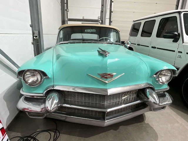 Cadillac - serie 62 - cabriolet - klassieke auto - afbeelding 36 van  38