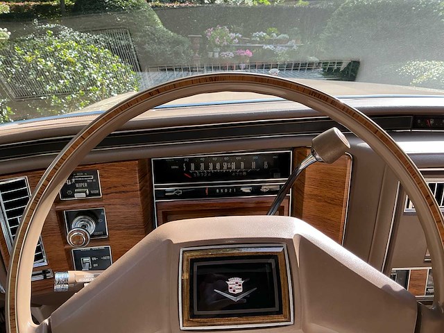 Cadillac coupe de ville oldtimer - afbeelding 9 van  39