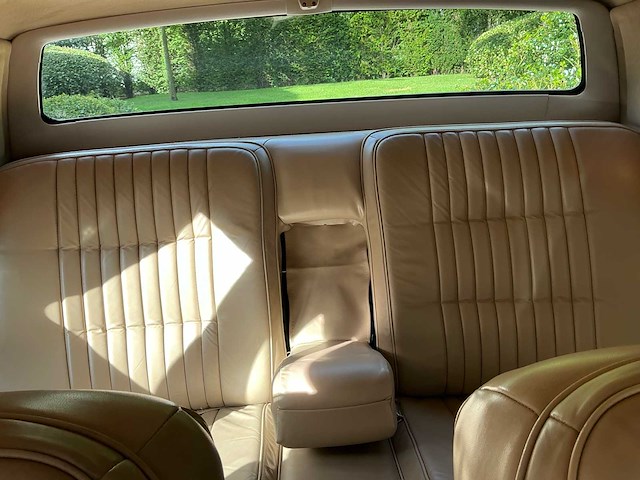 Cadillac coupe de ville oldtimer - afbeelding 14 van  39