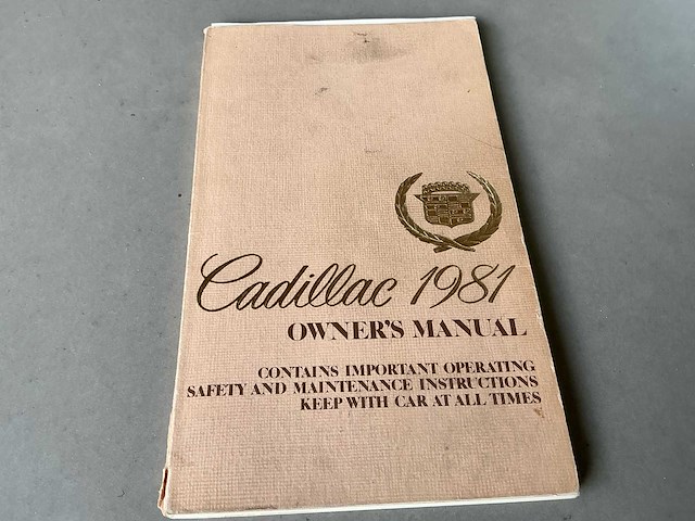 Cadillac coupe de ville oldtimer - afbeelding 33 van  39