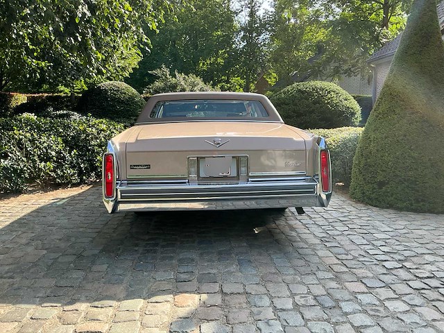 Cadillac coupe de ville oldtimer - afbeelding 34 van  39