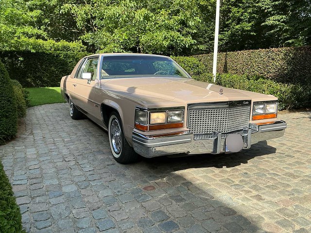 Cadillac coupe de ville oldtimer - afbeelding 37 van  39