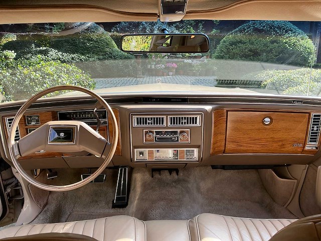 Cadillac coupe de ville oldtimer - afbeelding 8 van  39