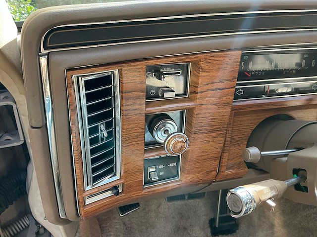 Cadillac coupe de ville oldtimer - afbeelding 11 van  39
