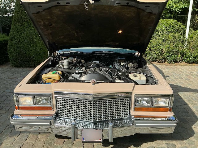 Cadillac coupe de ville oldtimer - afbeelding 20 van  39