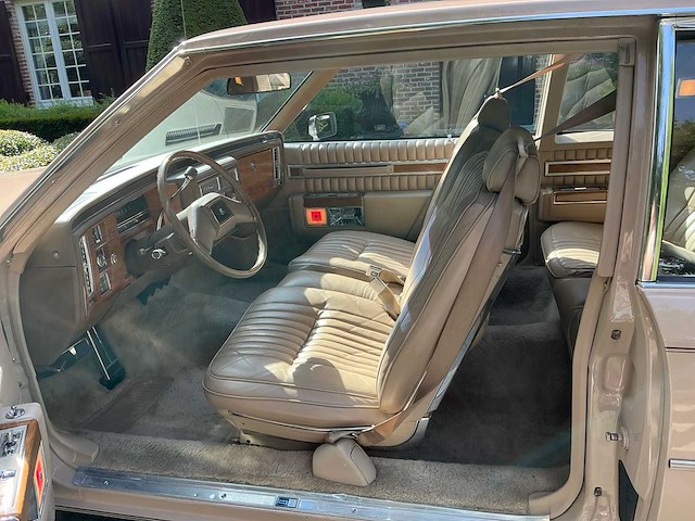 Cadillac coupe de ville oldtimer - afbeelding 4 van  26