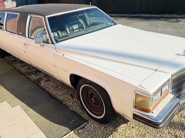 Cadillac fleetwood oldtimer - afbeelding 1 van  11