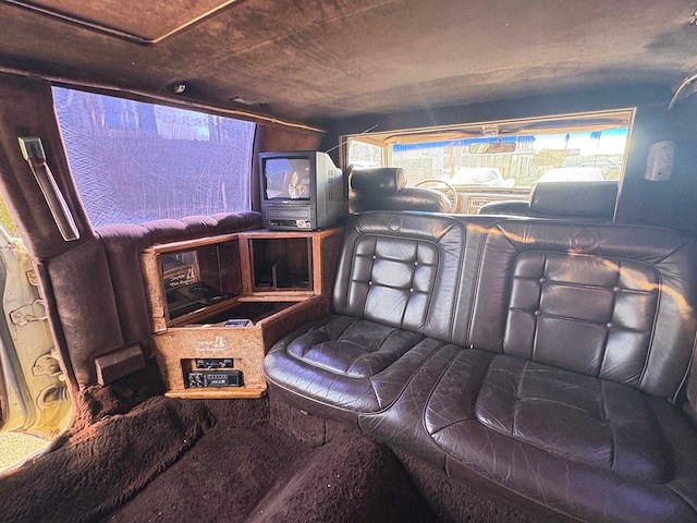 Cadillac fleetwood oldtimer - afbeelding 8 van  11