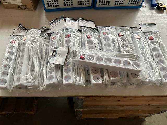 Calex stekkerdoos 6-voudig 3 meter met switch (25x) - afbeelding 1 van  5