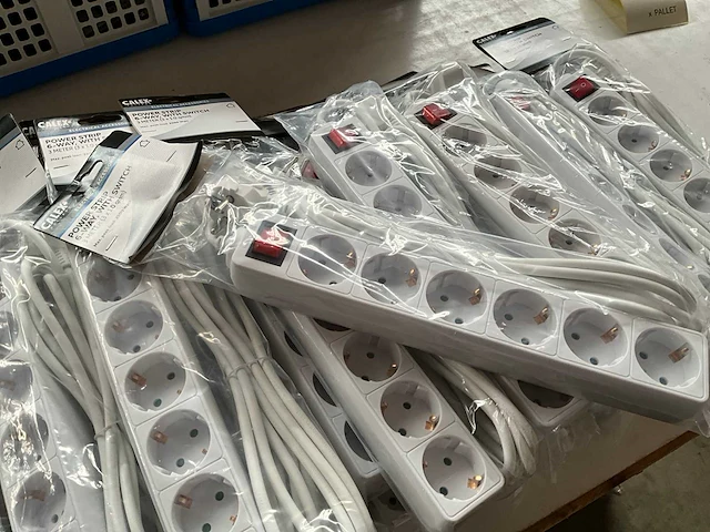 Calex stekkerdoos 6-voudig 3 meter met switch (25x) - afbeelding 3 van  5