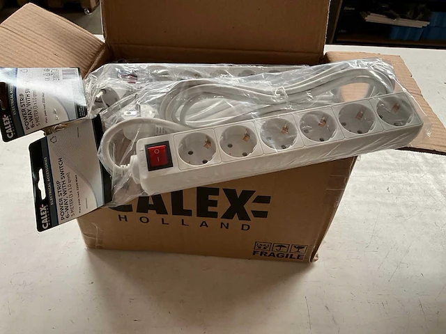 Calex stekkerdoos 6-voudig 5 meter met switch (10x) - afbeelding 1 van  6
