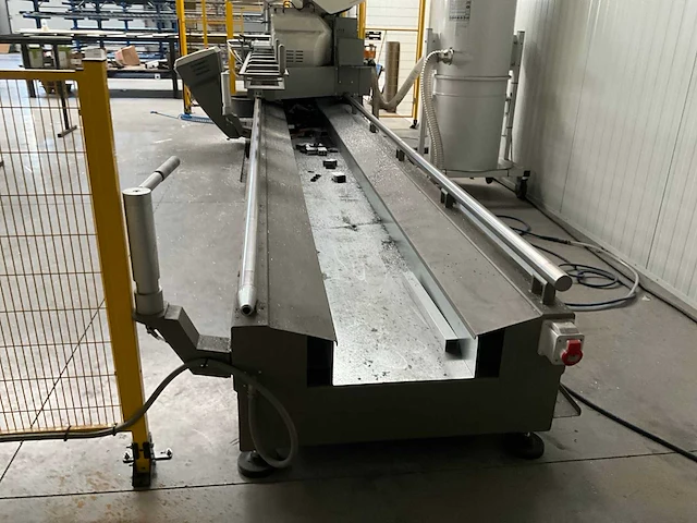 Calvet industriële cnc gestuurde zaagmachine-installatie - afbeelding 29 van  38