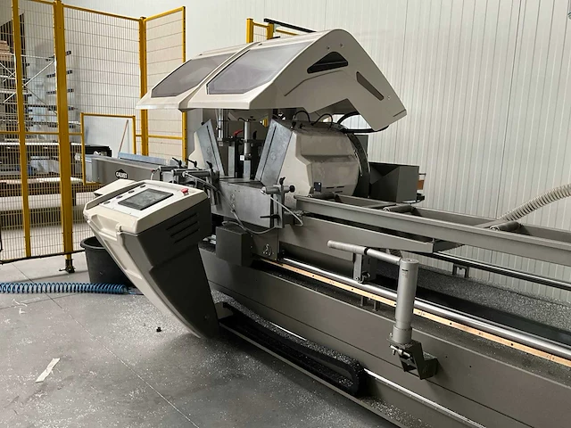 Calvet industriële cnc gestuurde zaagmachine-installatie - afbeelding 35 van  38