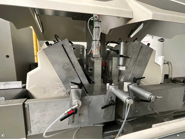 Calvet industriële cnc gestuurde zaagmachine-installatie - afbeelding 30 van  38