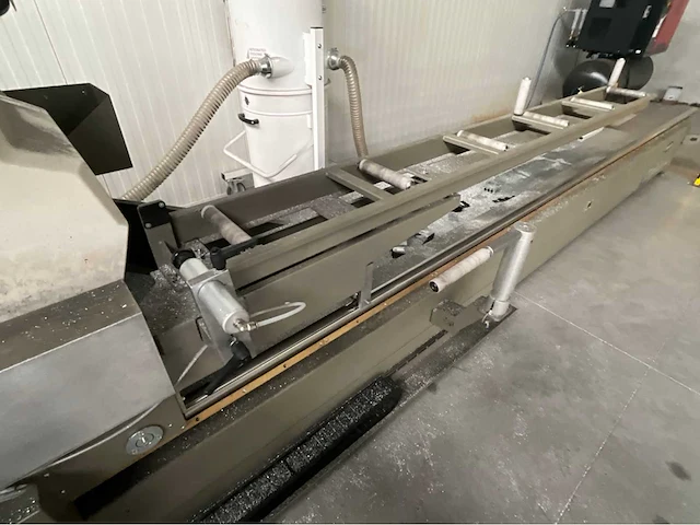 Calvet industriële cnc gestuurde zaagmachine-installatie - afbeelding 33 van  38