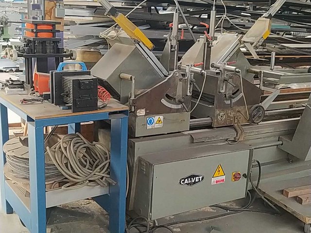 Calvet two-head angle cutter voor metalen chassis - afbeelding 2 van  5