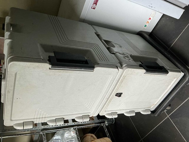 Cambro warmhoud koffer met rijdend onderstel. (2x) - afbeelding 3 van  7