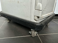 Cambro warmhoud koffer met rijdend onderstel. (2x) - afbeelding 6 van  7