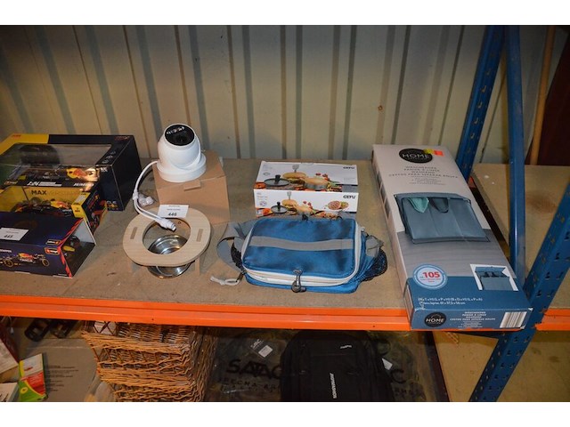 Camera dome, barbecue burger set, wasmand, koeltas - afbeelding 1 van  8