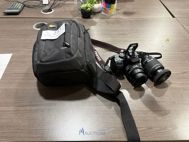 Cameratoestel pentax met 2 lenzen - afbeelding 1 van  12