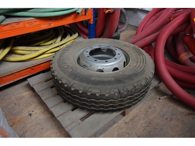 Camionband + 5x diverse banden - afbeelding 1 van  4