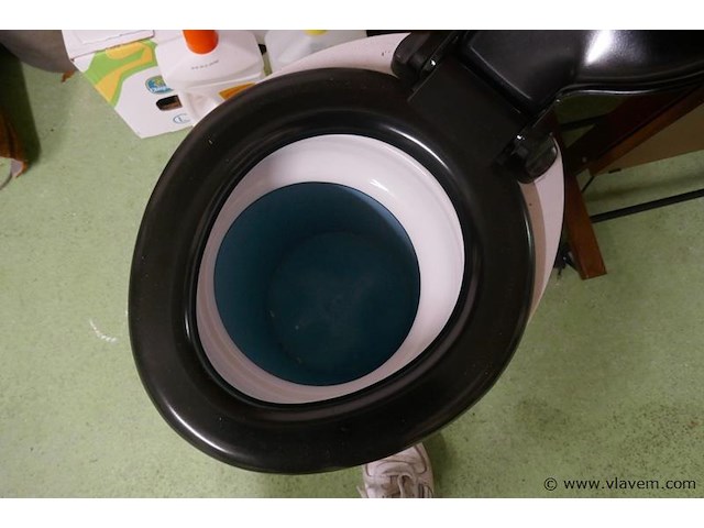 Campingtoilet - afbeelding 2 van  2