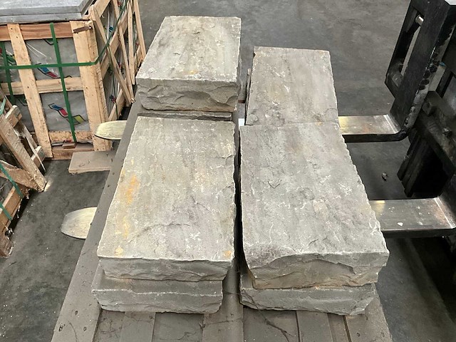 Candela grijs natuursteen tuintegel blokken - afbeelding 1 van  4