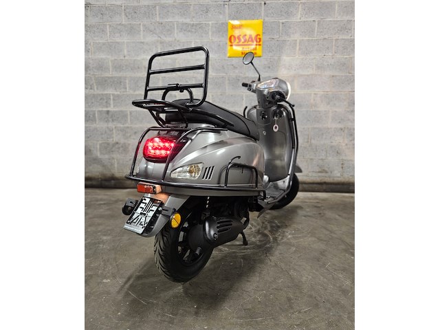 Capri santini (vespa model) - afbeelding 4 van  7