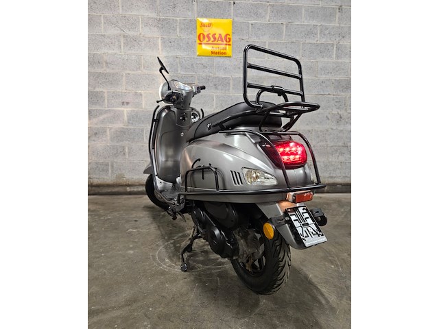 Capri santini (vespa model) - afbeelding 7 van  7