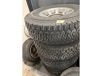 Car tyre hummer - afbeelding 1 van  1