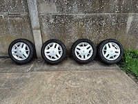 Car tyre renault - afbeelding 1 van  3