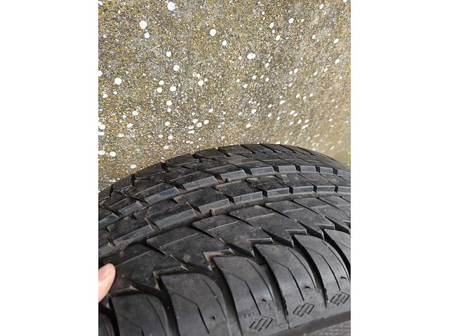 Car tyre renault - afbeelding 2 van  3