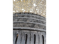 Car tyre renault - afbeelding 3 van  3