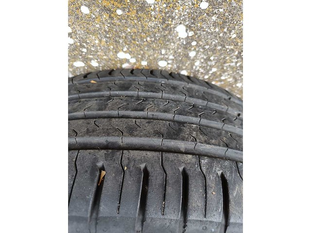 Car tyre renault - afbeelding 4 van  7
