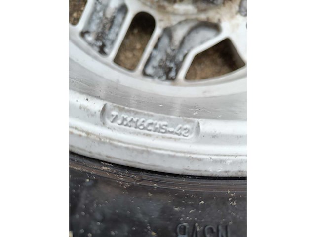 Car tyre renault - afbeelding 5 van  7