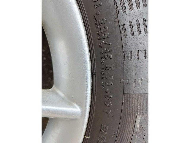 Car tyre renault - afbeelding 6 van  7