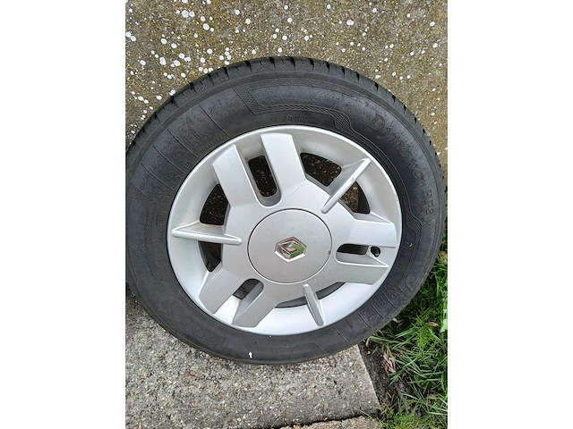 Car tyre renault - afbeelding 7 van  7