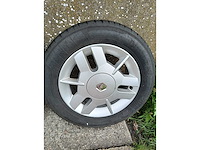 Car tyre renault - afbeelding 7 van  7