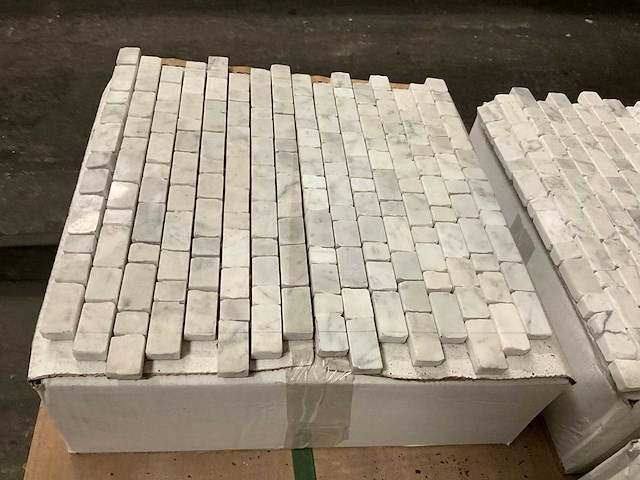 Carara broken edge grote partij mozaïek tegel - afbeelding 1 van  1