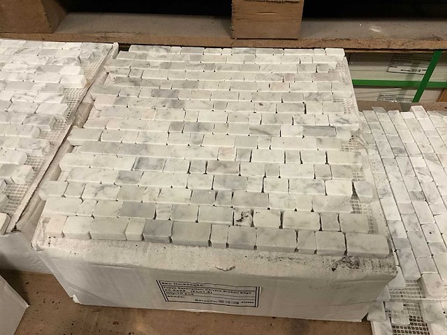 Carara broken edge grote partij mozaïek tegel - afbeelding 1 van  3