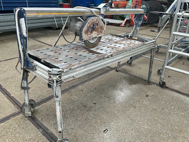 Carat tegelzaagmachine 380 v met tafel - afbeelding 1 van  3