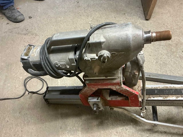 Cardi diamanboormachine op statief - afbeelding 2 van  8
