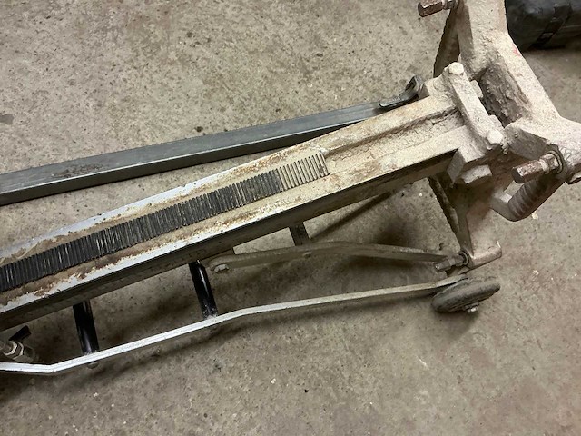 Cardi diamanboormachine op statief - afbeelding 6 van  8