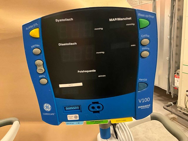 Carescape v100 digitale bloeddrukmeter(3x) - afbeelding 6 van  10