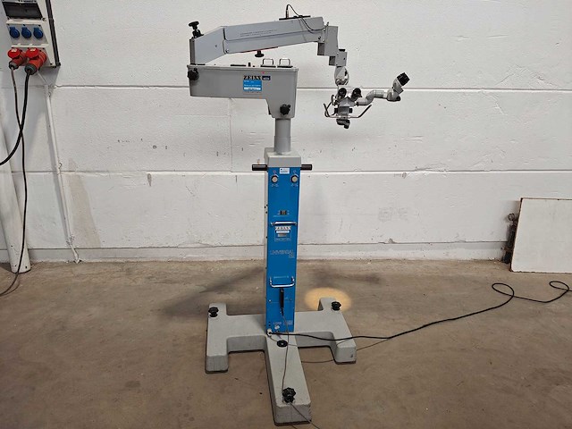 Carll zeiss microscope opmi 1-fc on universal s2 floorstand - afbeelding 1 van  18